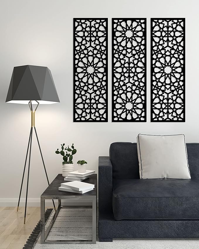 wooden wall art in an arabesque pattern, 3 panels measuring 80x80 cm